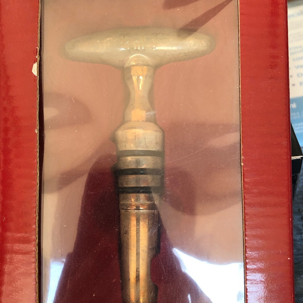 NWT Elegance Bottle Stopper & Corkscrew